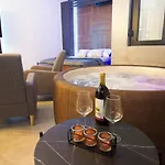 Jacuzzi Sauna Selfcheckin Mystic Appartement *
