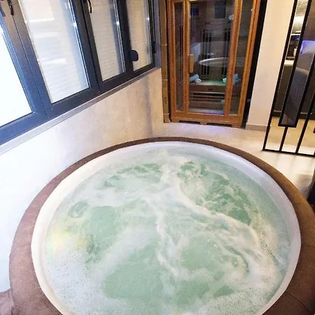 Jacuzzi Sauna Selfcheckin Mystic Apartman *